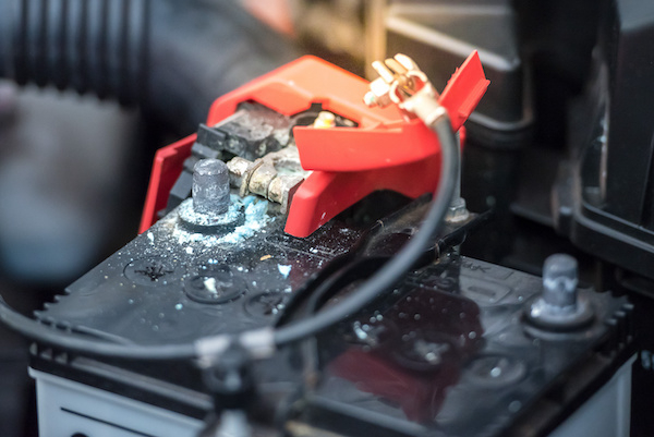 What Is the Difference Between a Battery Problem vs. Alternator Problem